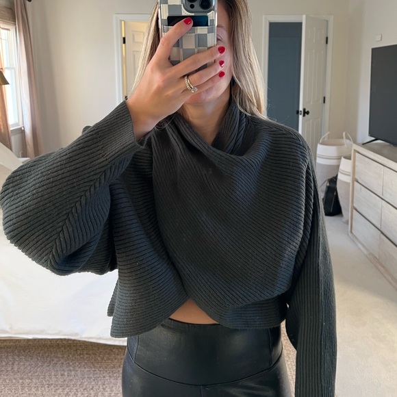 Cropped mock turtleneck sweater olive green - Picture 1 of 5